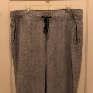 Wide-leg linen pants